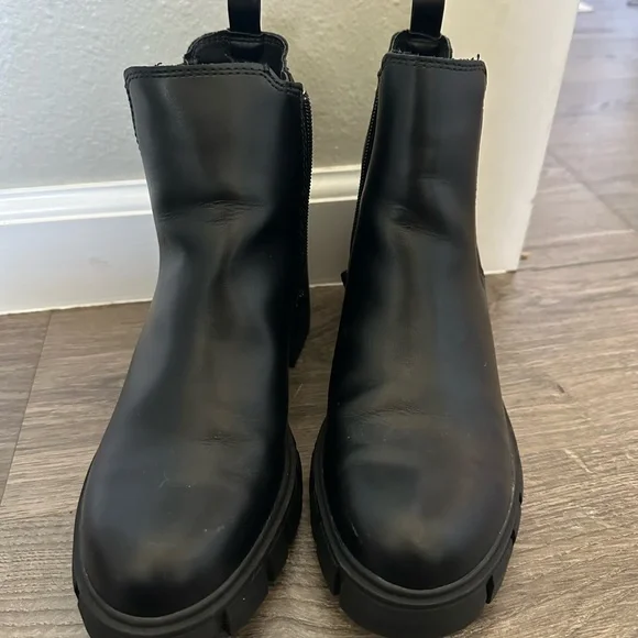 Madden Girl Black Ankle Booties with Chunky Heel - Picture 2 of 4